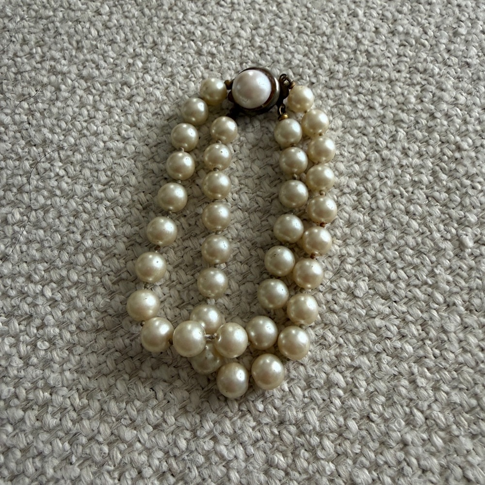 Vintage Faux Pearl Double-Strand Bracelet - Picture 3 of 8